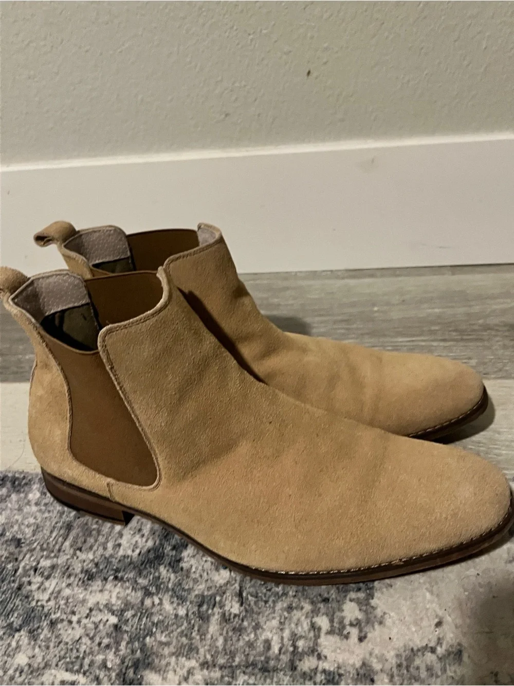 Men's Suede Chukka Chelsea Boots in Light Tan
